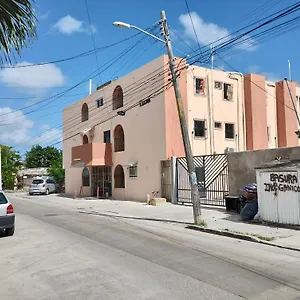 Casa De Huespedes Santos Cancún