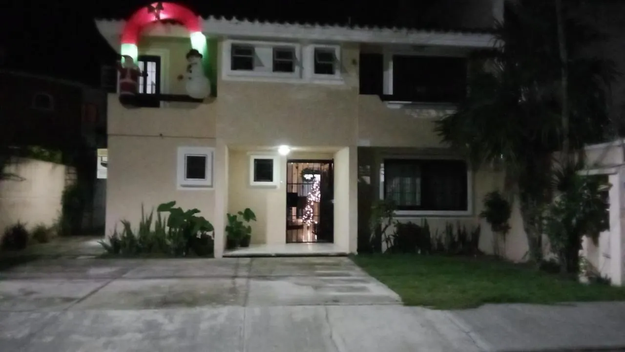 Naranjo Hostel Cancún